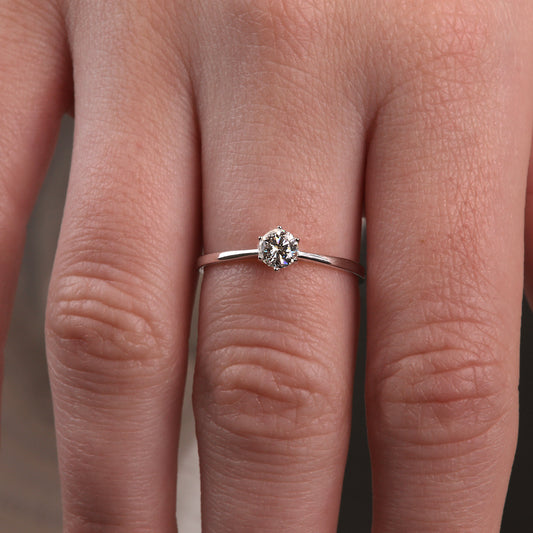 Anillo Solitario Oro Blanco 18K y Brillante