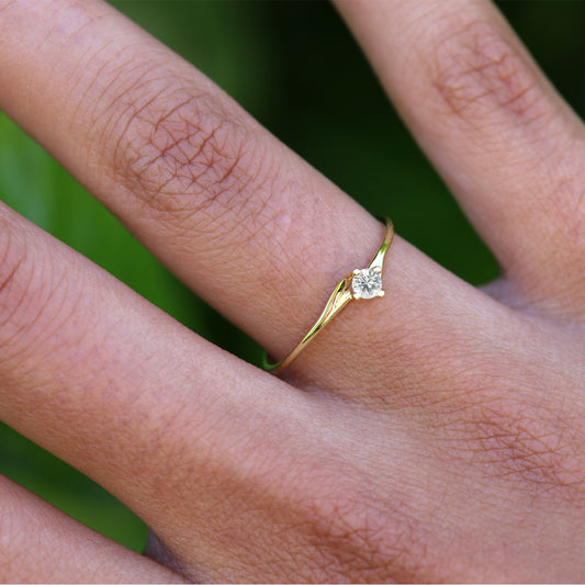 Anillo Solitario Oro 18K y Brillante