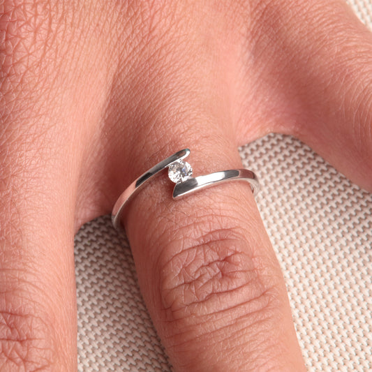 Anillo Solitario Oro Blanco 18K y Brillante