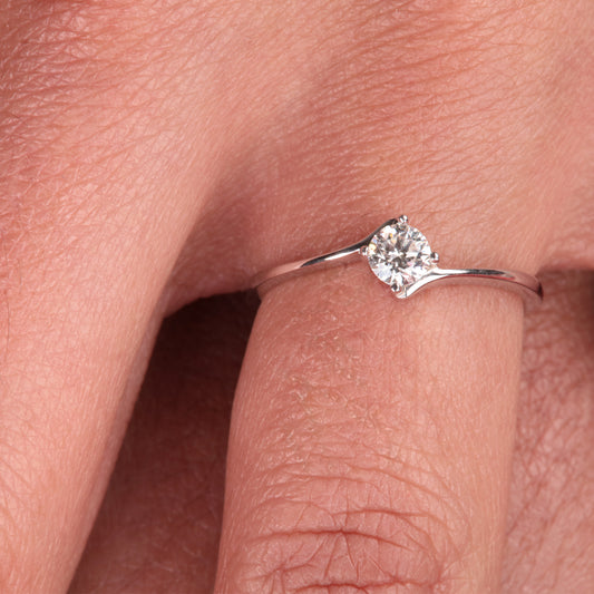 Anillo Solitario Oro Blanco 18K y Brillante