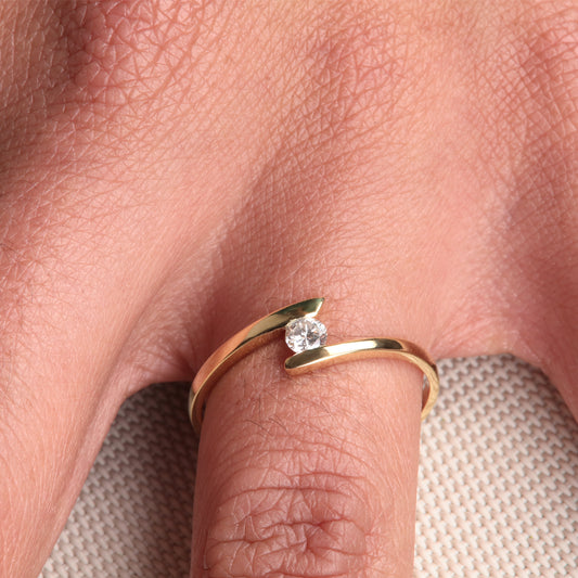 Anillo Solitario Oro 18K y Brillante