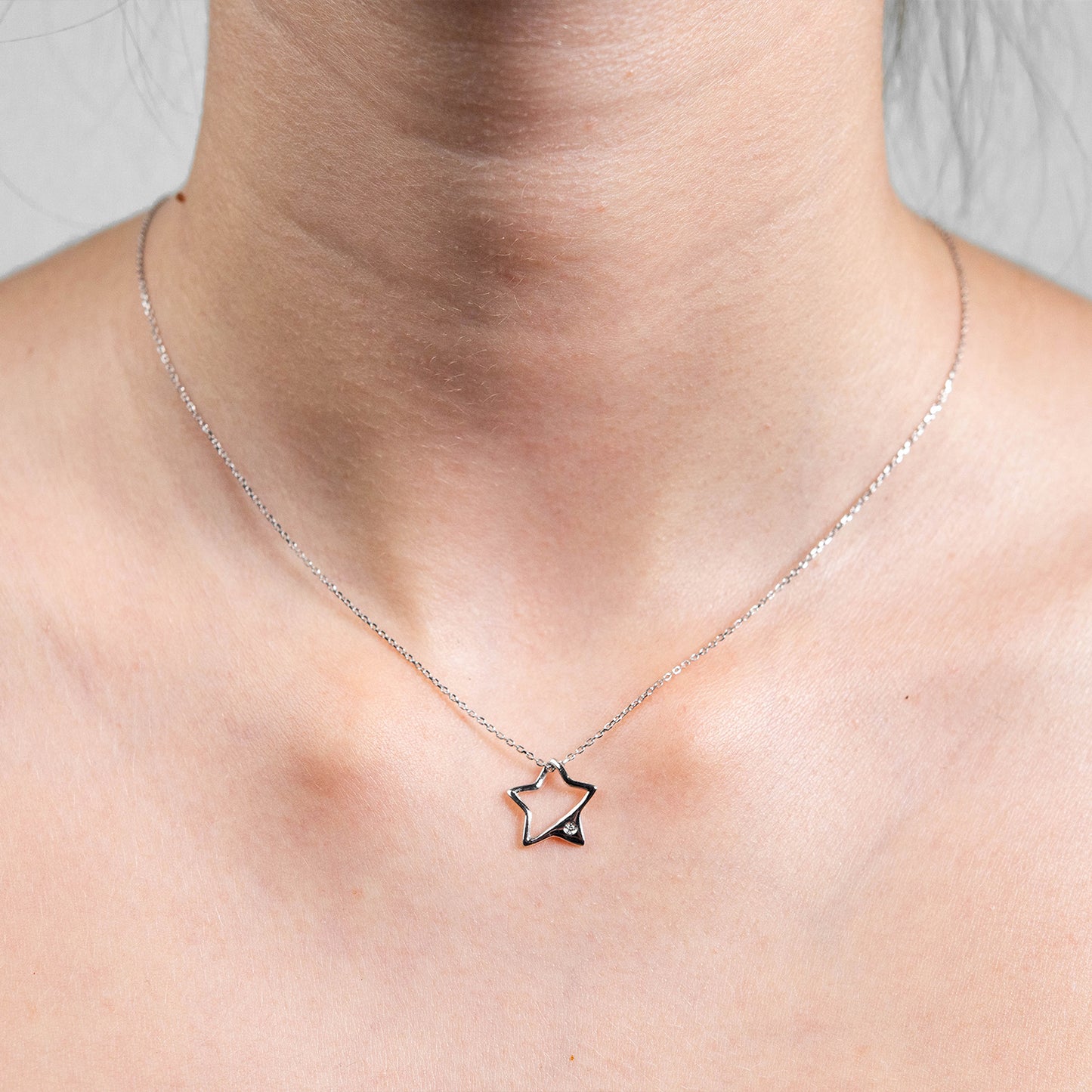 18k White Gold Star Choker with Diamond