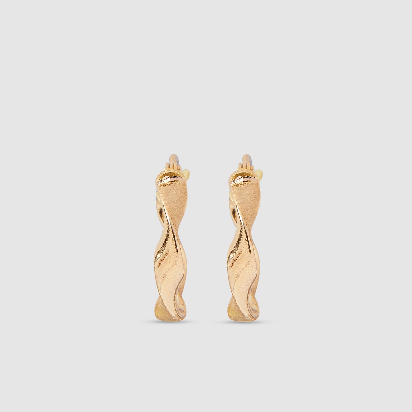 Wavy 18K Gold Earrings