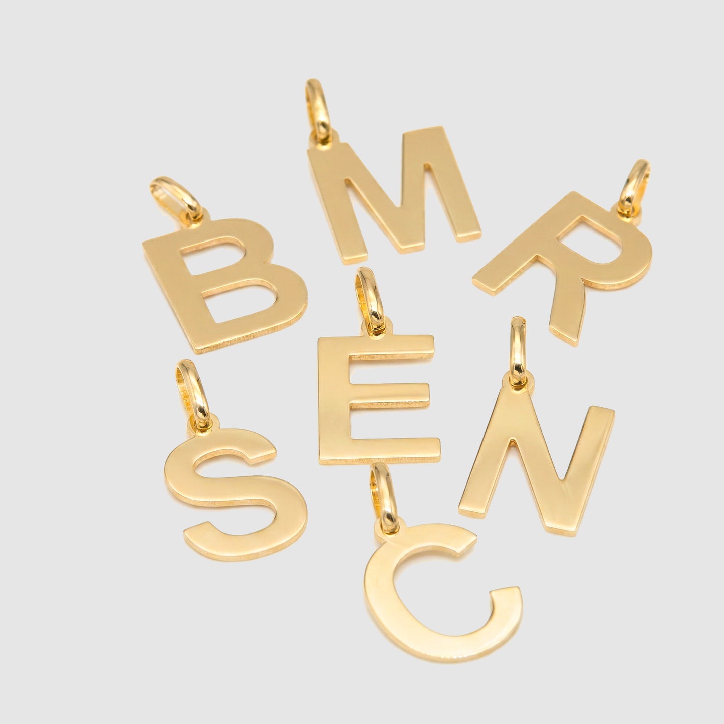 Colgante Inicial Oro 18K liso