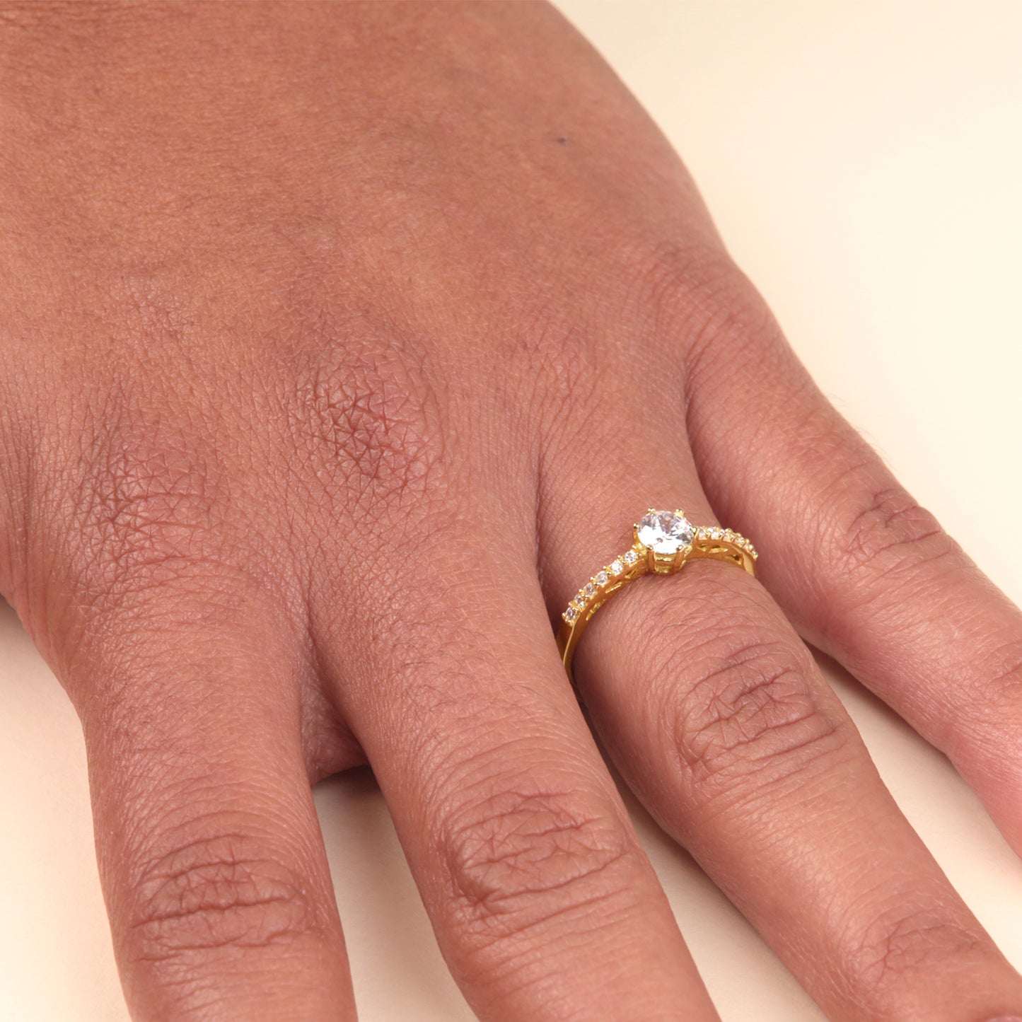 Anillo Oro 18K circonitas